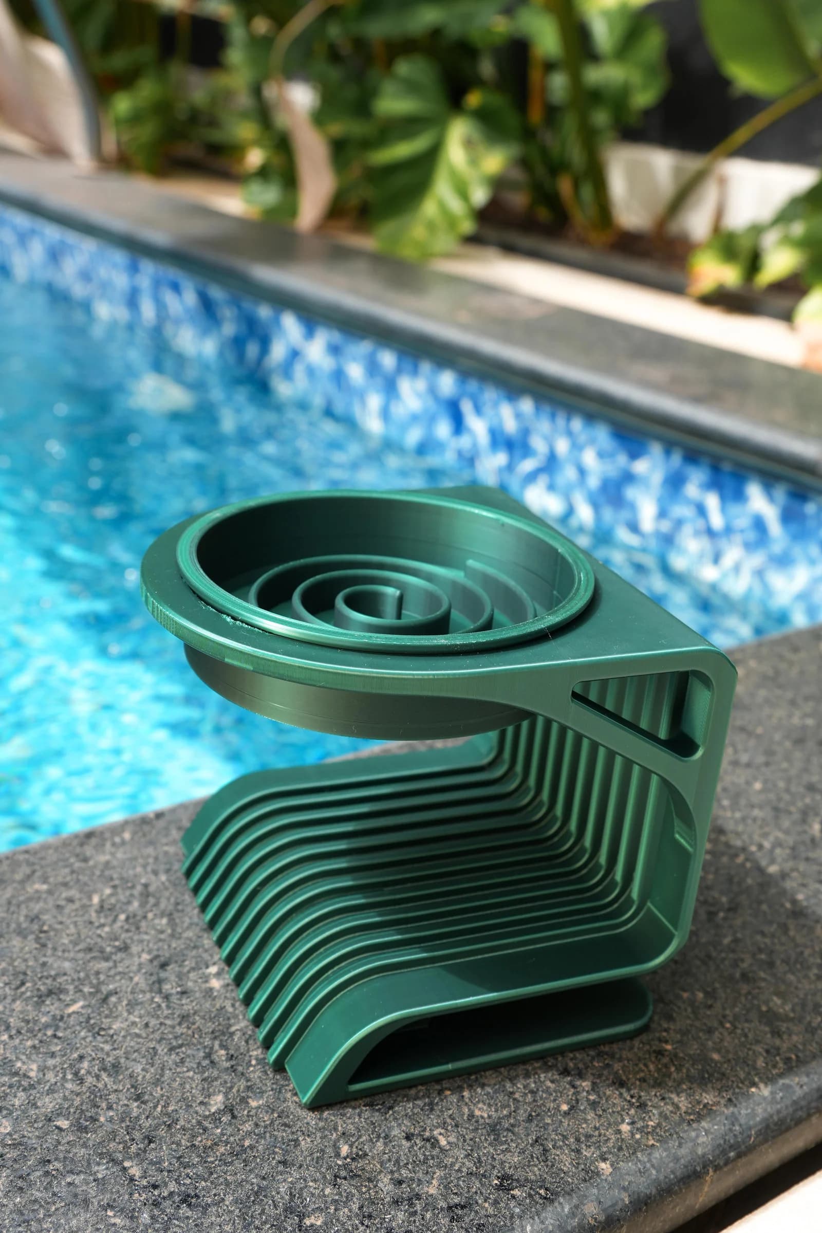 Comedouro elevado Verde Floresta com comedouro lento de PLA e relevos em espiral